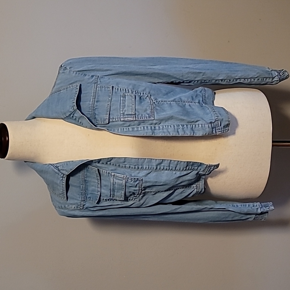 IVONNE Denim Chambray Top